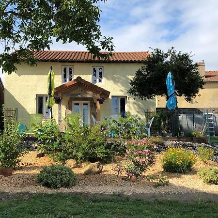 The Walnut Tree Gite Le Dorat Exterior photo