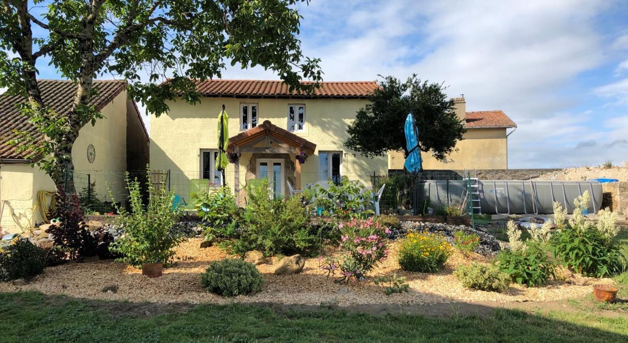 The Walnut Tree Gite Le Dorat Exterior photo